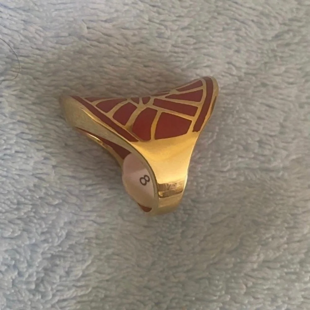 Red ring - Picture 4 of 6